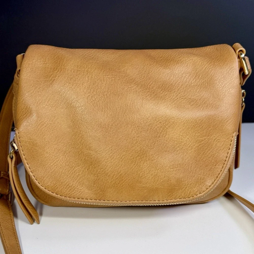 Classic Leather Crossbody Bag in Tan